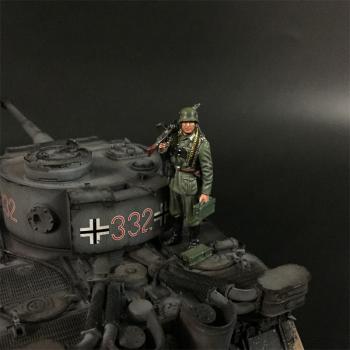 Wehrmacht Tank Rider with MG34 #5 (standing with ammo), Battle of Kursk--single figure #0