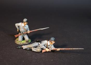 Two Infantrymen, 4th Virginia Regiment, First Brigade, The Army of the Shenandoah, The First Battle of Manassas, 1861, ACW 1861-1865--two figures (kneeling loading (gray shirt), lying leaning on left elbow and readying to fire (gray shirt)) #0