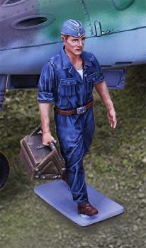 Luftwaffe Maintenance Crew--single figure walking with toolbox #0