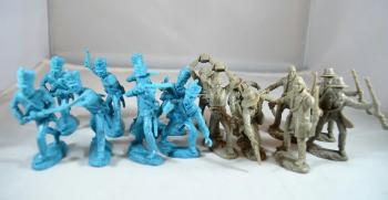 Alamo Hand to Hand Combat--8 Texan figures in grey and 8 Mexican figures in light blue #0