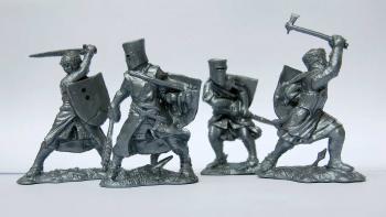 13th Century Foot Knights in Chainmail--four figures in four poses--AWAITING RESTOCK. #0