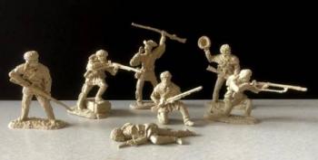 Pioneer Men Set 2 (tan plastic)--7 figures--TWO IN STOCK! #0