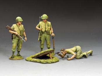 The Tunnel Rat Team Set--three Vietnam-era U.S. infantry figures & tunnel entrance #46907