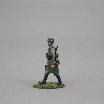 HEER NCO Carrying MG Ammo Cases, German Heer Marching Mortar Team--single figure--RETIRED--LAST TWO!! HEER NCO Carrying MG Ammo Cases, German Heer Marching Mortar Team--single figure--RETIRED--LAST TWO!! #47685