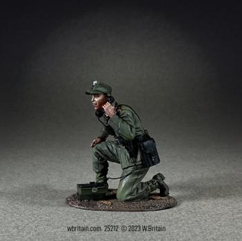 German Artillery Officer on Field Phone, 1941-45--single kneeling figure #48763