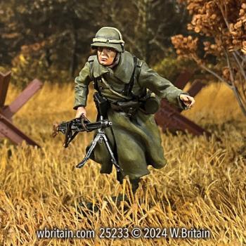 German Grenadier Running in Greatcoat with MG 42, 1942-45--single figure #49170
