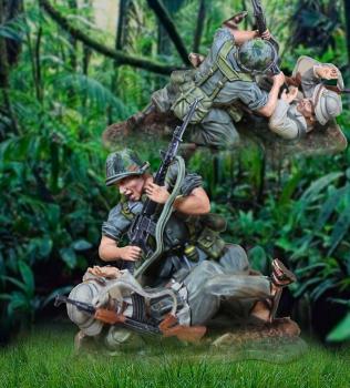 Image of We Were Soldiers Close Combat Set--two Vietnam-era figures (VC vs.U.S.) on single base 