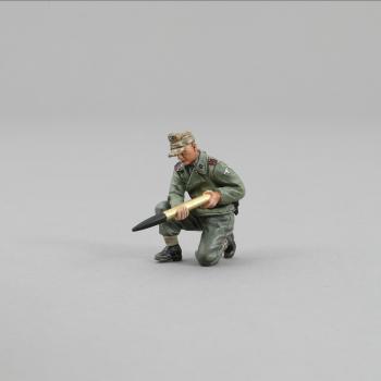 Image of Crewman Kneeling with 75mm shell--single German WWII figure -- FOUR IN STOCK.