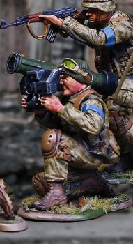 Ukrainian Warrior Javelin--single kneeling figure with missile launcher #50183