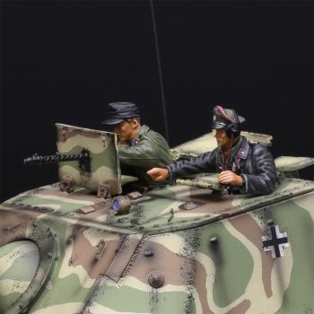 Image of Sturmpanzer IV 'Brummbar' Crew Set--two figures (Tank Commander and Machine Gunner)