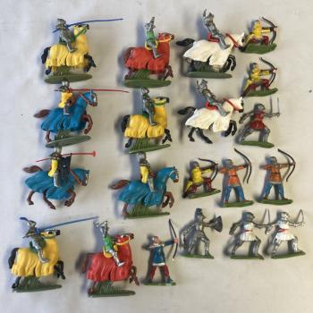 Britains Herald Medieval Knights Lot (16pc. + 4 broken)  Britains Herald Medieval Knights Lot (16pc. + 4 broken)  #50663
