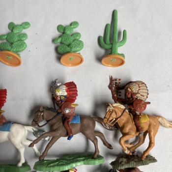 Britains Natives Mounted Lot 3 (16pc) (Hong Kong) Britains Natives Mounted Lot 3 (16pc) (Hong Kong) #50675