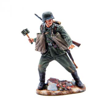 German with K98 Throwing Bundle Grenade, German 6th Army, Stalingrad, 1942--single figure German with K98 Throwing Bundle Grenade, German 6th Army, Stalingrad, 1942--single figure #51002