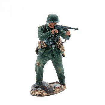 Image of German Corporal Firing MP40, German 6th Army, Stalingrad, 1942--single figure