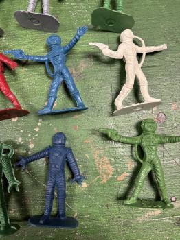 NOVOLINEA - Spacemen and Aliens - 26 figures - RARE! - ONE AVAILABLE!  #51115