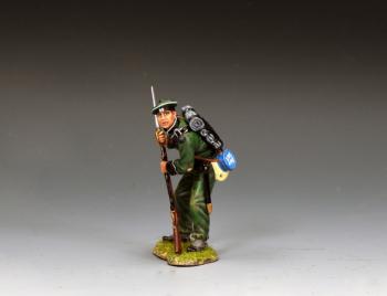 Image of 95th Rifles "Fix Sword Bayonets"--single standing Napoleonic-era British figure wearing Tam O' Shanter