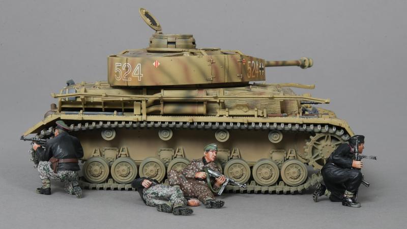 Panzer IV with Tank Crew--tank and four figures #1 Panzer IV with Tank Crew--tank and four figures #1