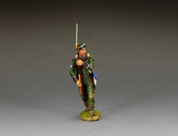95th Rifleman Moving Forward--single standing Napoleonic-era British figure in forage cap #51908