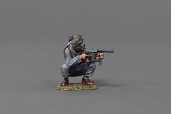 Image of Squatting with MP40, 6th SS Gebirgsjager--single figure (summer) #51933