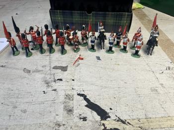 Britains Herald Lot Of 20 British Soldiers Mixed Life Guards, Band, Horses, Grenadiers, ETC.. -- LAST ONE!! #52815