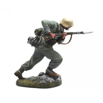 Image of Das Deutsche Afrika Korps Charging, North Afrika, 1941-1943--single figure charging with bayonet fitted to rifle #52890