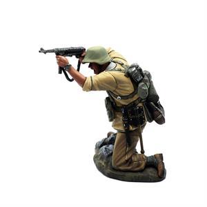 Image of Das Deutsche Afrika Korps Kneeling Overhead Firing, North Afrika, 1941-1943--single kneeling figure firing with SMG held overhead #52892
