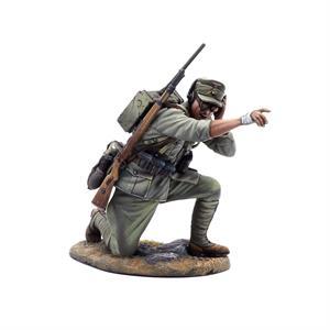 Image of Das Deutsche Afrika Korps Radio Operator, North Afrika, 1941-1943--single kneeling figure pointing #52897