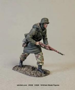 Image of Waffen SS German Grenadier Advancing with K-98 wearing Kharkov Parka, 1944-45--single figure #52938