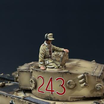 DAK Tiger Tank Crew A, Deutsches Afrikakorps--single seated figure leaning on hatch #52972