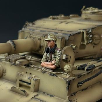 DAK Tiger Tank Crew C Bust, Deutsches Afrikakorps--single figure with crossed arms #52974