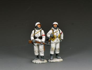 Ostfront Vehicle Guards--two WWII German infantrymen in snow camouflage #53338