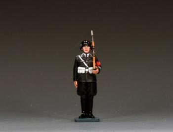 Image of Leibstandarte At Attention--single German LSSAH figure with rifle and bayonet on the left shoulder #53342