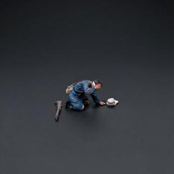 Wounded French Foreign Legionnaire--single kneeling figure with hand to head wound, rifle, hat #53384