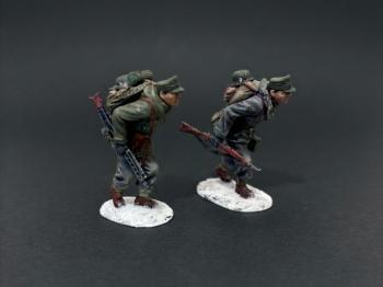Two Running Gebirgsjager (B), WWII Germans--two running figures on snow-covered bases (carrying MG42; carrying spare ammunition) #53393