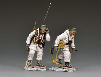 Image of K&C 'HC' Snowshoe Radio Team--two WWII Eastern Front German figures advancing (Gewehr 43 & radio; MP40 & hand grenade) #53499