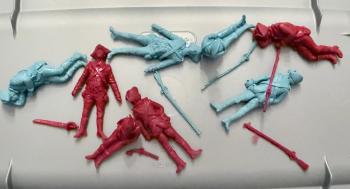 American Revolutioary War Casualties--eight resin figures in four poses (four red, four blue) #53568