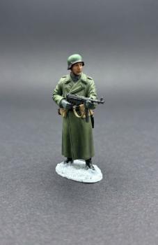 SS Soldier Pointing MP40, Winter Version, WWII Germans--single standing figure #53628