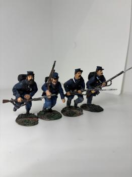 W.Britains  - ACWLOT1 - Four UNION SOLDIERS Charging - ONE AVAILABLE!  #53664