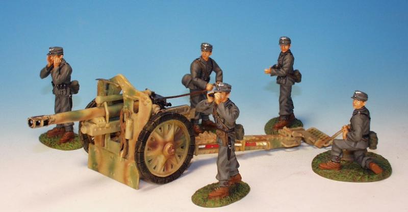 German Army '44 105mm Howizter, 5 man detachment firing--RETIRED--LAST ...