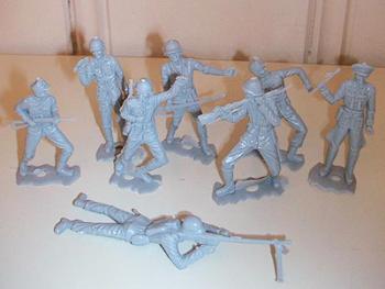 Image of WWII German Infantry (27 pcs - gray) - On Sprue