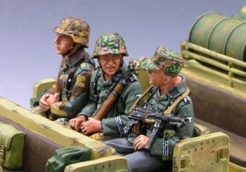 Sitting Sergeant & Two Riflemen--three figures--RETIRED--LAST ONE!! #246