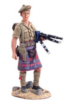Image of Black Watch Piper, 1942--single figure--RETIRED--LAST ONE!!