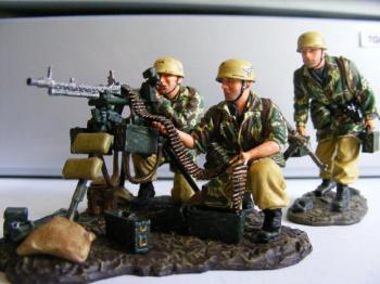 German 3 man Fallschirmjager MG34 team--Desert version (Gunn Club)--three figures--RETIRED--LAST ONE!! #19478