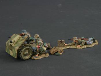 Image of 7.5cm Infantry Gun & Three Man SS Crew, Normandy version--3 figures and cannon--RETIRED--LAST ONE!!