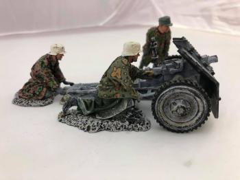 Image of Winter Infantry Gun with three crew--RETIRED--LAST ONE!!