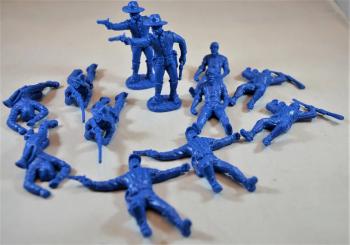 Image of Dismounted U.S. Cavalry with Casualties--12 figures in 6 poses (NO HORSES)--medium blue