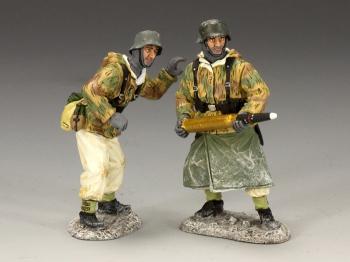 Image of Flak 41 88m Gun Crew Set #1--two WWII German figures--RETIRED. ONE AVAILABLE! 