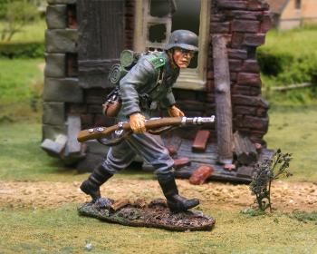 Panzer Lehr Advancing--single figure--RETIRED. - LAST ONE! #26713