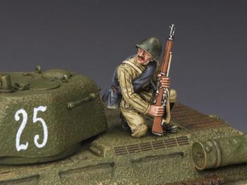 Red Army Kneeling with Rifle--single figure--RETIRED. - LAST ONE!  #27814