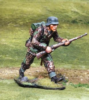 Waffen SS Advancing--single figure--ONE IN STOCK. #32115